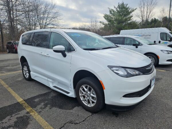 White Chrysler Voyager with BraunAbility Side Entry Automatic Fold Out conversion