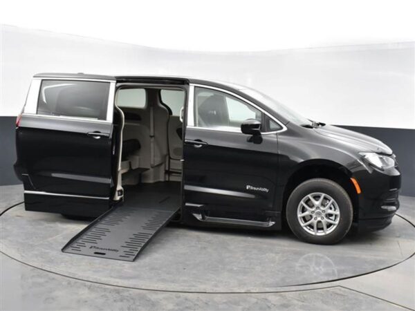 Black Chrysler Voyager with BraunAbility Side Entry Automatic Fold Out conversion