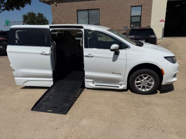 White Chrysler Voyager with BraunAbility Side Entry Automatic Fold Out conversion