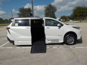 White Toyota Sienna with BraunAbility Side Entry Automatic Fold Out conversion