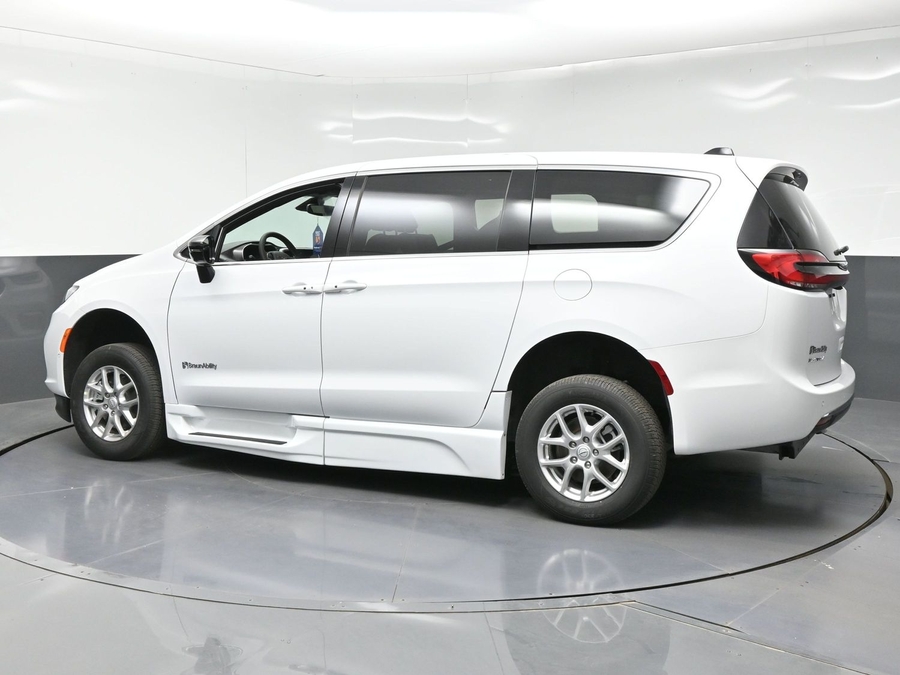 White Chrysler Pacifica with BraunAbility Side Entry Automatic Fold Out conversion