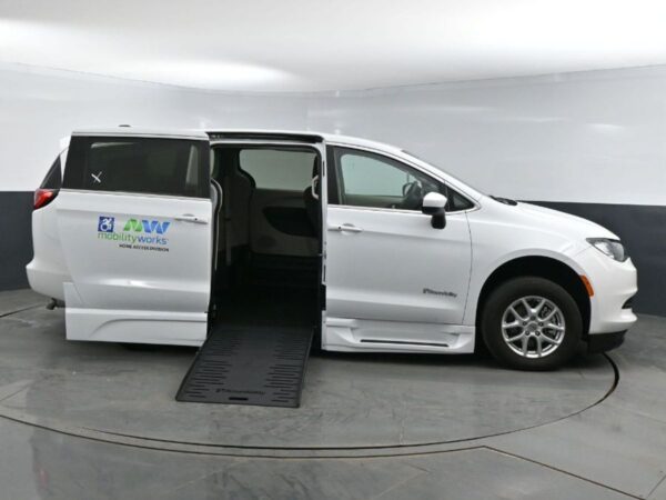 White Chrysler Voyager with BraunAbility Side Entry Automatic Fold Out conversion