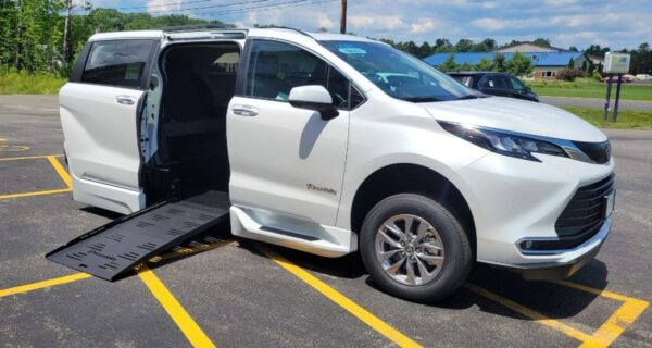 White Toyota Sienna with BraunAbility Side Entry Automatic Fold Out conversion