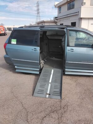 Blue Toyota Sienna with BraunAbility Side Entry Automatic Fold Out conversion