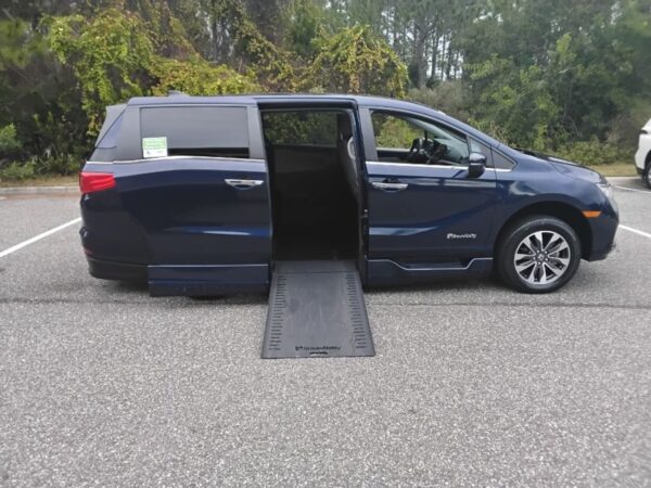 Blue Honda Odyssey with BraunAbility Side Entry Automatic In Floor conversion