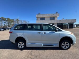 Toyota Sienna with Vantage Mobility Side Entry Manual In Floor conversion