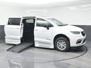 White Chrysler Pacifica with BraunAbility Side Entry Automatic Fold Out conversion