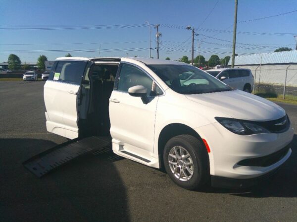 White Chrysler Voyager with BraunAbility Side Entry Automatic Fold Out conversion
