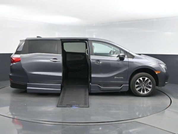 Grey Honda Odyssey with BraunAbility Side Entry Automatic In Floor conversion