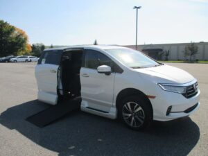 White Honda Odyssey with Vantage Mobility Side Entry Automatic In Floor conversion
