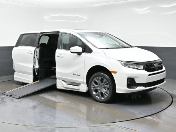 White Honda Odyssey with BraunAbility Side Entry Automatic In Floor conversion