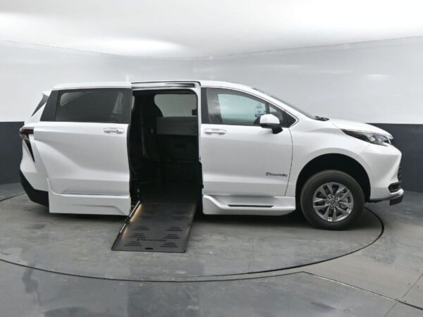 White Toyota Sienna with BraunAbility Side Entry Automatic Fold Out conversion