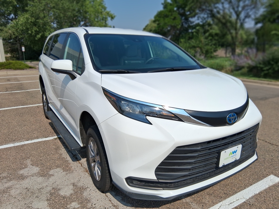 White Toyota Sienna with Vantage Mobility Rear Entry Manual Fold Out conversion