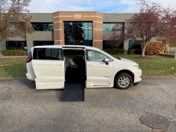 White Chrysler Voyager with BraunAbility Side Entry Automatic Fold Out conversion