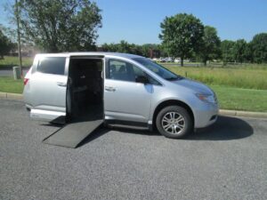 Honda Odyssey with Vantage Mobility Side Entry Automatic In Floor conversion