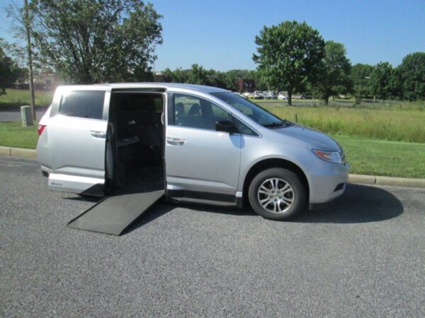 Silver Honda Odyssey with Vantage Mobility Side Entry Automatic In Floor conversion