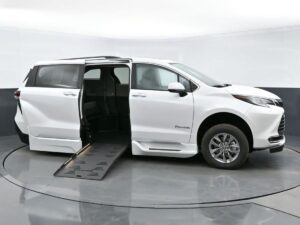 White Toyota Sienna with BraunAbility Side Entry Automatic Fold Out conversion