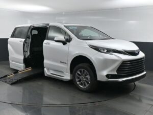 White Toyota Sienna with BraunAbility Side Entry Automatic Fold Out conversion
