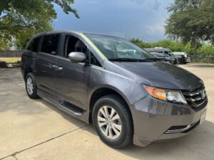 Silver Honda Odyssey with BraunAbility Side Entry Automatic Fold Out conversion