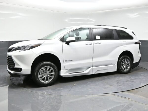 White Toyota Sienna with BraunAbility Side Entry Automatic In Floor conversion
