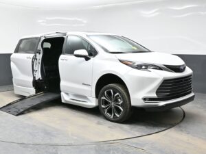 White Toyota Sienna with BraunAbility Side Entry Automatic Fold Out conversion
