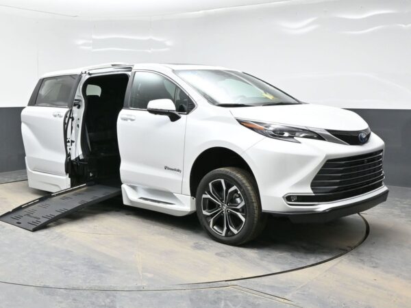 White Toyota Sienna with BraunAbility Side Entry Automatic Fold Out conversion