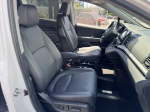 White Honda Odyssey with Vantage Mobility Side Entry Automatic In Floor conversion