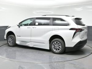 White Toyota Sienna with BraunAbility Side Entry Automatic Fold Out conversion