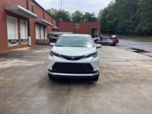 White Toyota Sienna with BraunAbility Side Entry Automatic Fold Out conversion