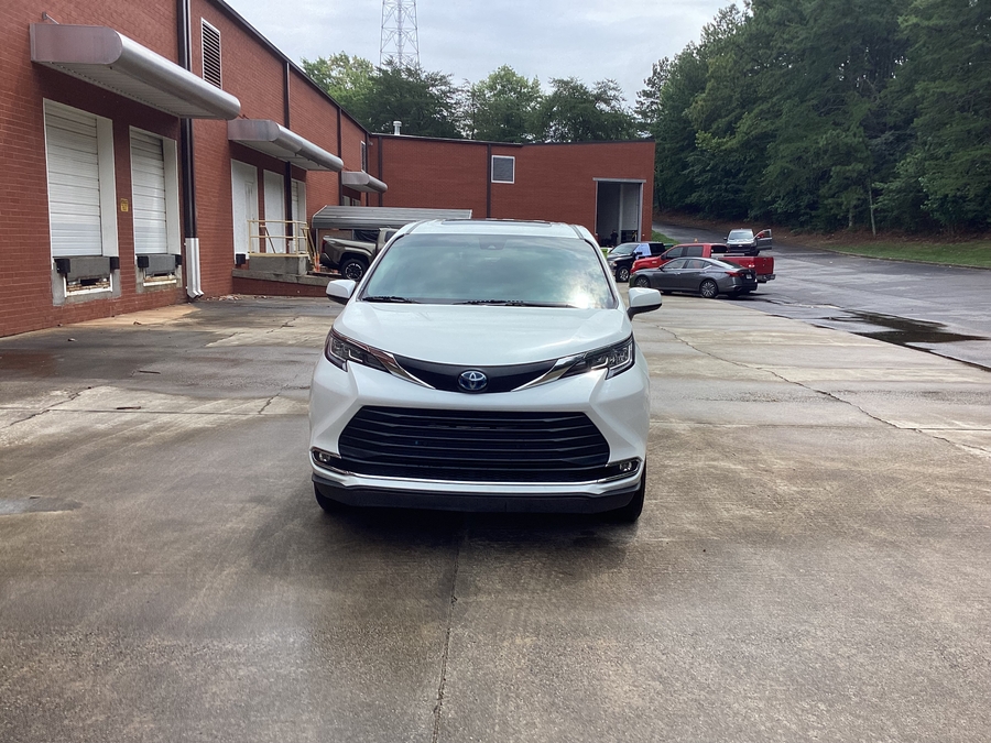White Toyota Sienna with BraunAbility Side Entry Automatic Fold Out conversion