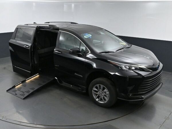 Black Toyota Sienna with BraunAbility Side Entry Automatic Fold Out conversion