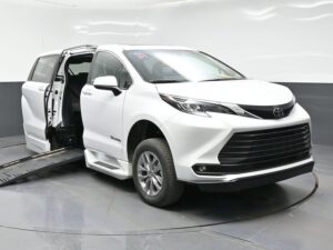 White Toyota Sienna with BraunAbility Side Entry Automatic Fold Out conversion