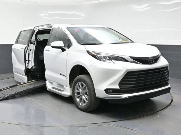 White Toyota Sienna with BraunAbility Side Entry Automatic Fold Out conversion
