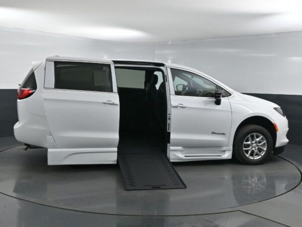 White Chrysler Voyager with BraunAbility Side Entry Automatic In Floor conversion