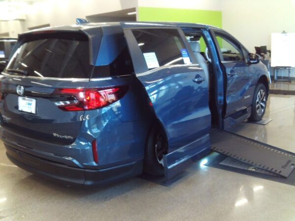 Blue Honda Odyssey with BraunAbility Side Entry Automatic In Floor conversion