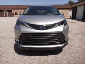 Silver Toyota Sienna with BraunAbility Side Entry Automatic Fold Out conversion