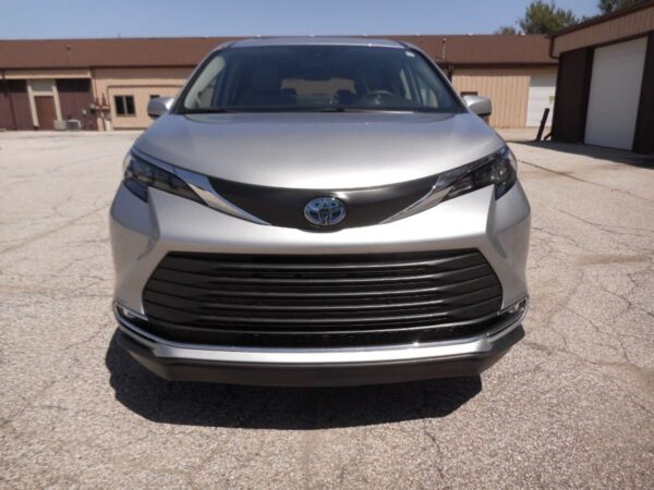 Silver Toyota Sienna with BraunAbility Side Entry Automatic Fold Out conversion