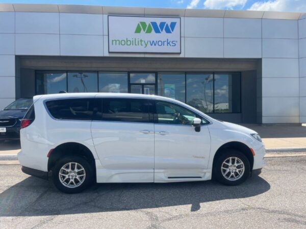 White Chrysler Voyager with BraunAbility Side Entry Automatic Fold Out conversion