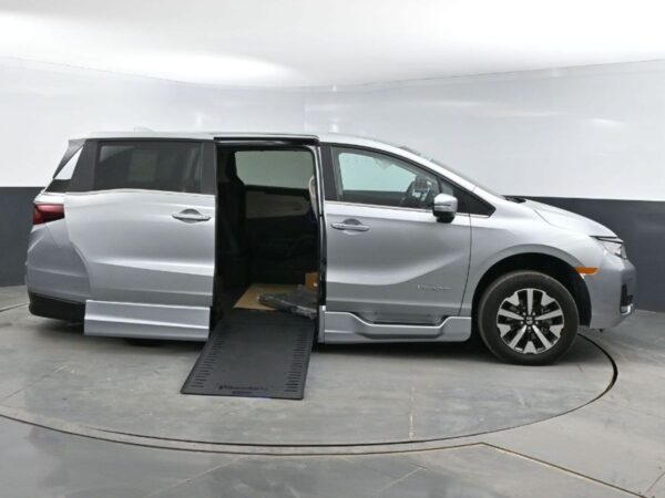 Silver Honda Odyssey with BraunAbility Side Entry Automatic In Floor conversion