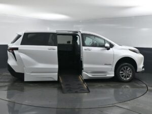 White Toyota Sienna with BraunAbility Side Entry Automatic Fold Out conversion
