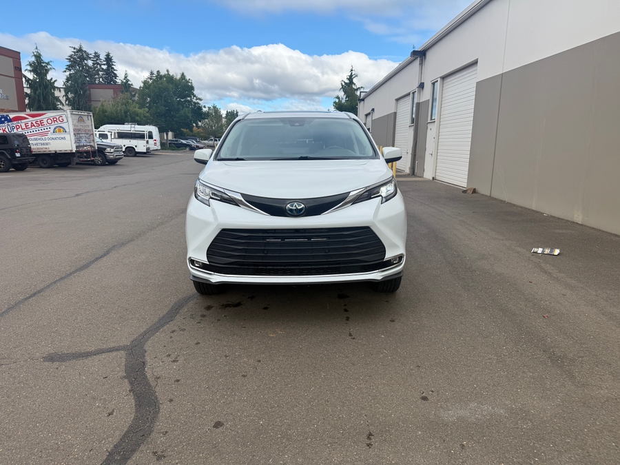 White Toyota Sienna with BraunAbility Side Entry Automatic Fold Out conversion