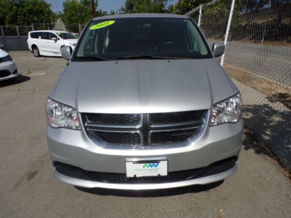 Dodge Grand Caravan with Vantage Mobility Side Entry Automatic In Floor conversion