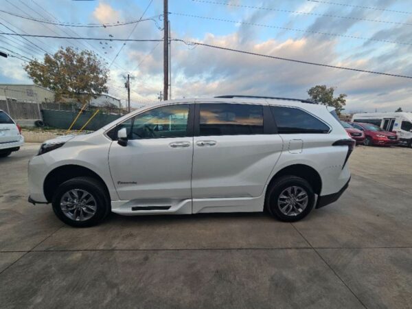 White Toyota Sienna with BraunAbility Side Entry Automatic In Floor conversion