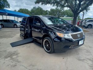 Honda Odyssey with Vantage Mobility Side Entry Automatic In Floor conversion