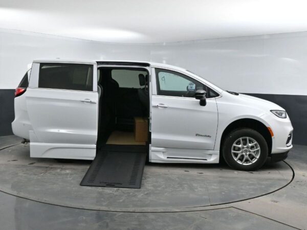 White Chrysler Pacifica with BraunAbility Side Entry Automatic In Floor conversion