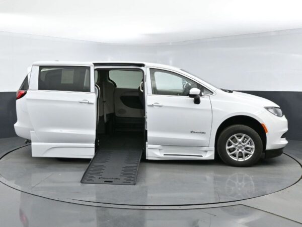 White Chrysler Voyager with BraunAbility Side Entry Automatic Fold Out conversion