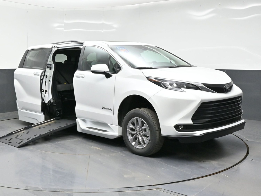 White Toyota Sienna with BraunAbility Side Entry Automatic Fold Out conversion