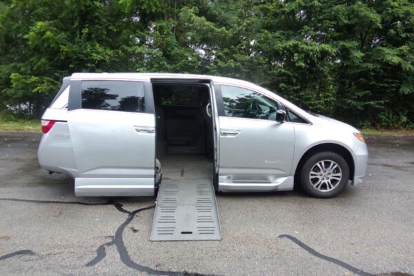 Silver Honda Odyssey with BraunAbility Side Entry Automatic Fold Out conversion