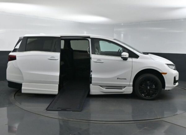 White Honda Odyssey with BraunAbility Side Entry Automatic In Floor conversion