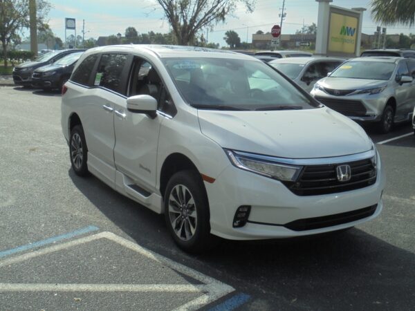White Honda Odyssey with BraunAbility Side Entry Automatic In Floor conversion
